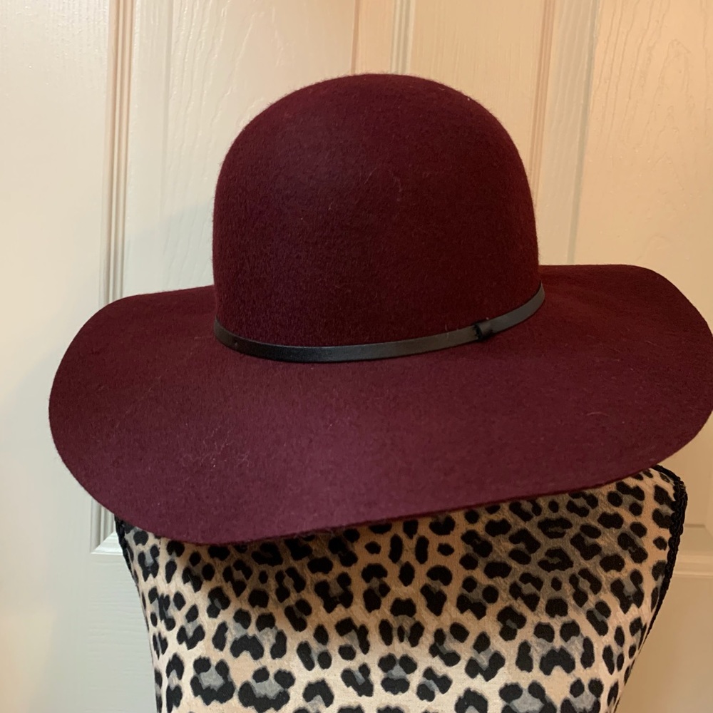 Wine colored hat, new.